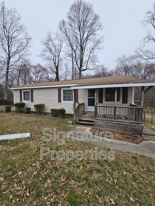 25718 Dinwiddie Ave in Petersburg, VA - Building Photo