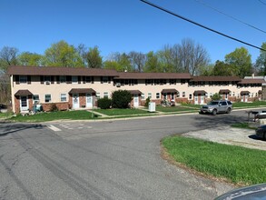 62 King Cole Rd in Hamburg, NJ - Foto de edificio - Building Photo