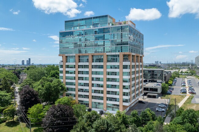 Toronto Standard Condominium in Toronto, ON - Building Photo - Building Photo