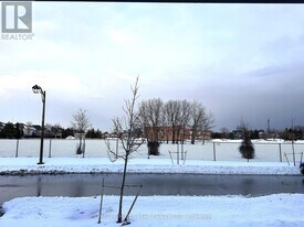 19 Waterfront Cres in Whitby, ON - Building Photo