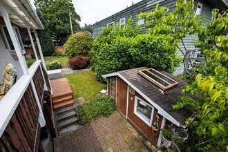 3588 Allan Rd in North Vancouver, BC - Building Photo - Building Photo