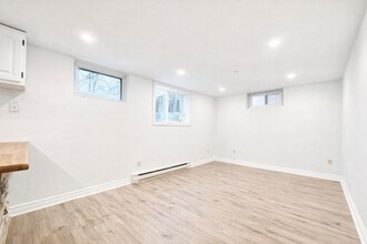 19 Perth St in St Catharines, ON - Building Photo - Building Photo