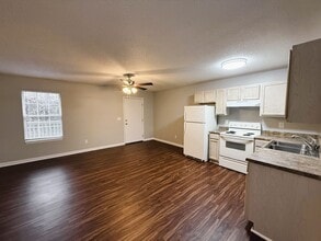 Brandy Mills Apartments in Johnson City, TN - Building Photo - Interior Photo