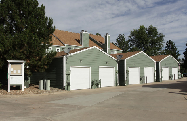 Lakewood Pines Townhomes in Lakewood, CO - Building Photo - Building Photo