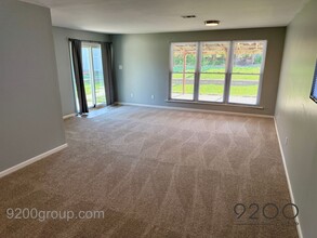 913 Blossom Ln in St. Louis, MO - Building Photo - Building Photo