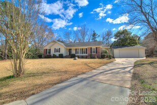 4306 Creemore Dr in Charlotte, NC - Building Photo