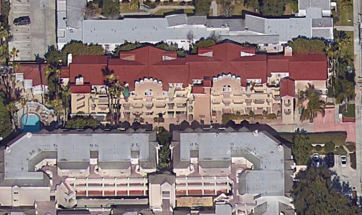 16901 Lynn Lane in Huntington Beach, CA - Building Photo