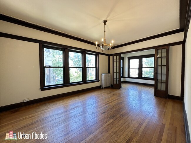 2434 N Sawyer Ave, Unit A08C in Chicago, IL - Foto de edificio - Building Photo