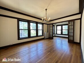 2434 N Sawyer Ave, Unit A08C in Chicago, IL - Foto de edificio - Building Photo