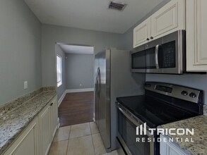 1708 54th St S in Gulfport, FL - Foto de edificio - Building Photo