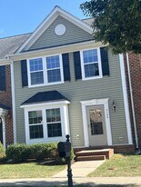 7120 Azalea Dr in Ruther Glen, VA - Building Photo