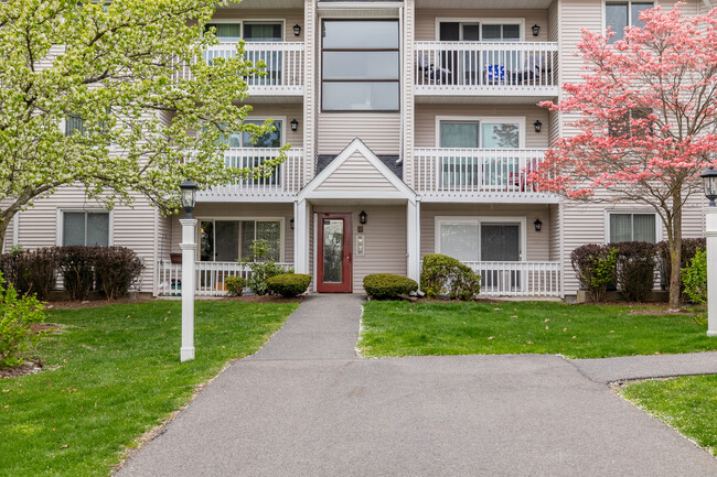 South Landing Condominiums in Quincy, MA - Foto de edificio - Building Photo