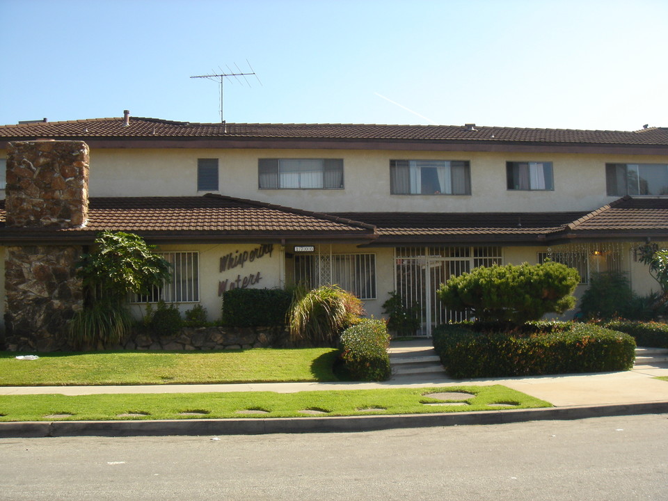 1700 S 3rd St in Alhambra, CA - Foto de edificio