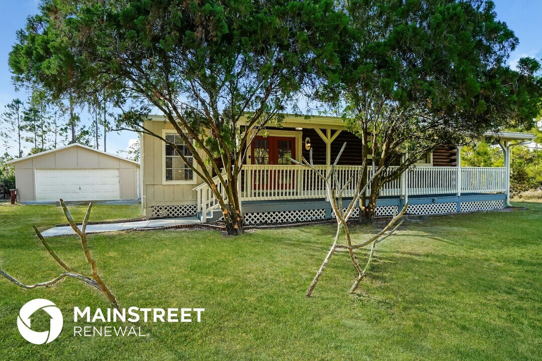 1219 Thompson Ave in Lehigh Acres, FL - Building Photo