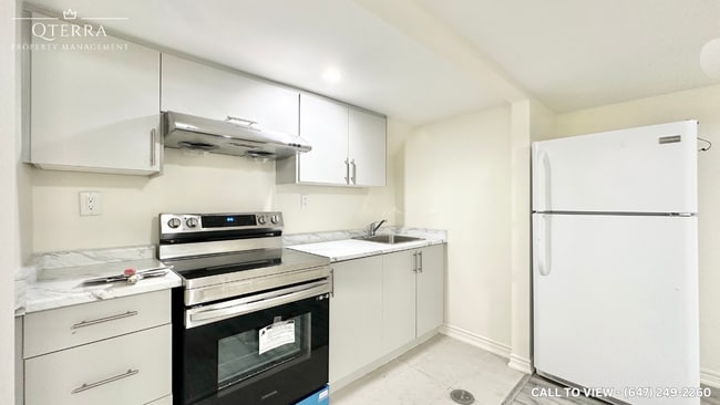 643 Fleetwood Dr in Oshawa, ON - Building Photo - Building Photo