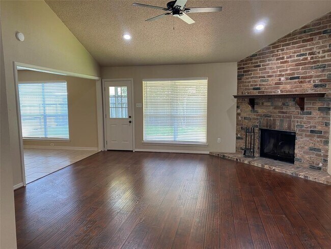 3019 Windmill St in Sugar Land, TX - Building Photo - Building Photo