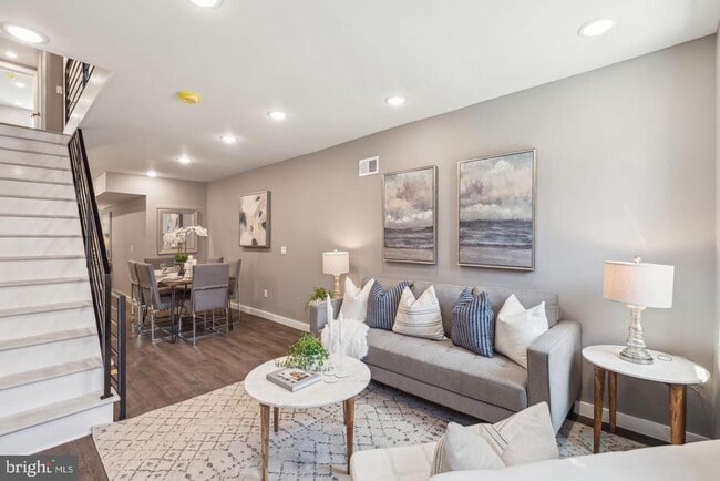 property at 2536 N Lee St