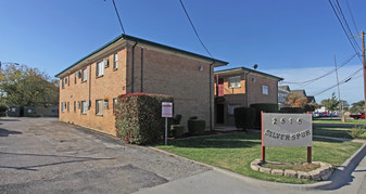 Silver Spur Apartments