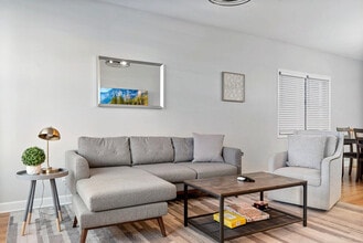 1044 N California Ave in Chicago, IL - Building Photo - Building Photo