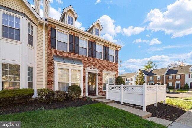 194 Darwin Ln in North Brunswick, NJ - Foto de edificio - Building Photo