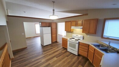 736 71st St NE in Cedar Rapids, IA - Building Photo - Building Photo