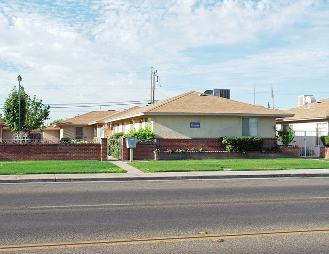 3468-3478 E Clinton Ave in Fresno, CA - Foto de edificio - Building Photo