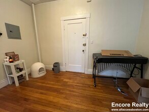 126 Warren St, Unit 24 in Boston, MA - Foto de edificio - Building Photo