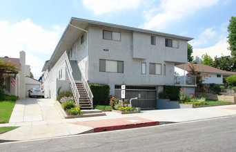 623 E Cedar Ave in Burbank, CA - Building Photo - Building Photo