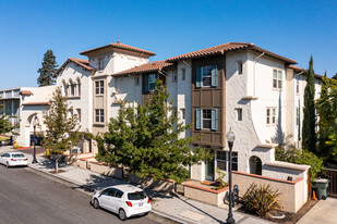 Classics at Town Plaza in Sunnyvale, CA - Foto de edificio - Building Photo