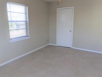 915 Alexander St photo'