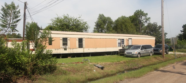 1301 Verot School Rd in Lafayette, LA - Building Photo - Building Photo