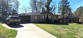 2285 Lullwood Trail in Decatur, GA - Building Photo