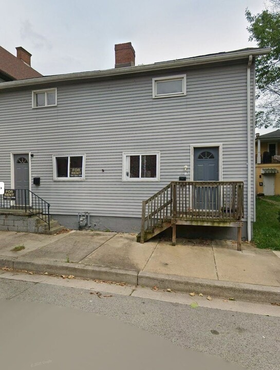 217 Thompson St in Latrobe, PA - Building Photo