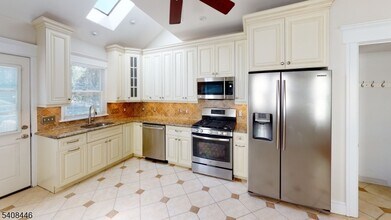 40 Dunnell Rd in Maplewood, NJ - Building Photo - Building Photo