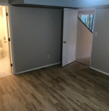 3413 Harbel Dr NE, Unit 2 in Bremerton, WA - Foto de edificio - Building Photo