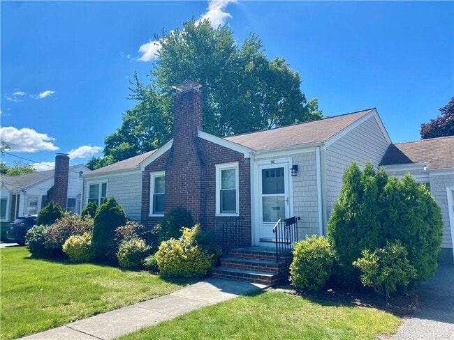 86 Barstow Rd in Warwick, RI - Building Photo - Building Photo