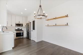 4147 SW Amelia Terrace in Beaverton, OR - Building Photo - Building Photo