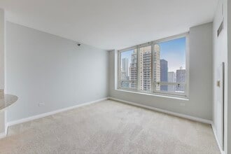 33 W Ontario St in Chicago, IL - Building Photo - Building Photo