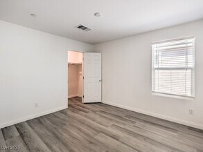 6077 Castle Gardens Ave in Las Vegas, NV - Building Photo - Building Photo