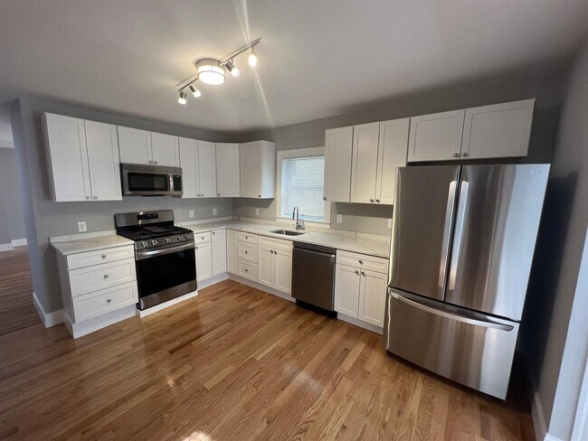 366 Highland Ave, Unit 1 in Somerville, MA - Building Photo - Building Photo