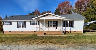 1059 Hugo Dr in Salisbury, NC - Building Photo