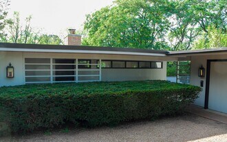 10810 Country Club Rd, Unit Studio in Bull Valley, IL - Building Photo