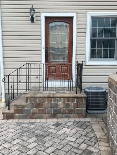 16 Meldon Ave in Albertson, NY - Building Photo - Building Photo