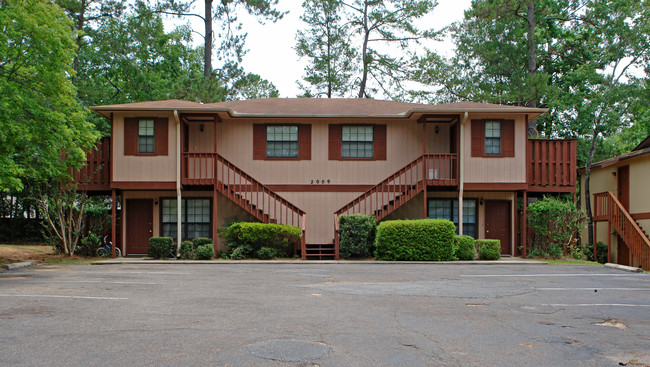 2009 Bradford Ct in Tallahassee, FL - Foto de edificio - Building Photo