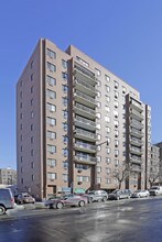 Sheng Rainbow Plaza in Flushing, NY - Building Photo - Building Photo