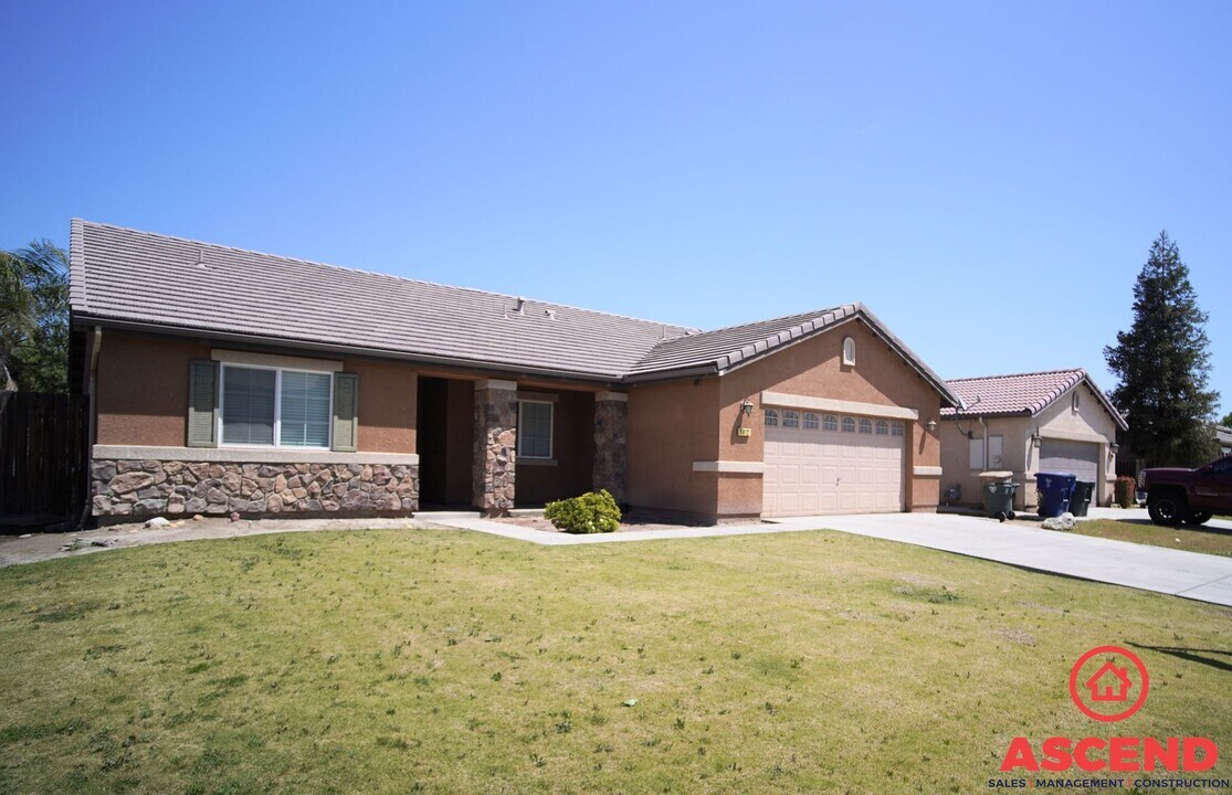 5812 Tyringham Rd in Bakersfield, CA - Building Photo