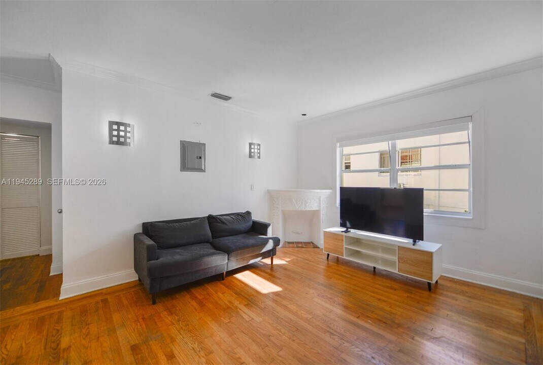 1535 Meridian Ave in Miami Beach, FL - Building Photo