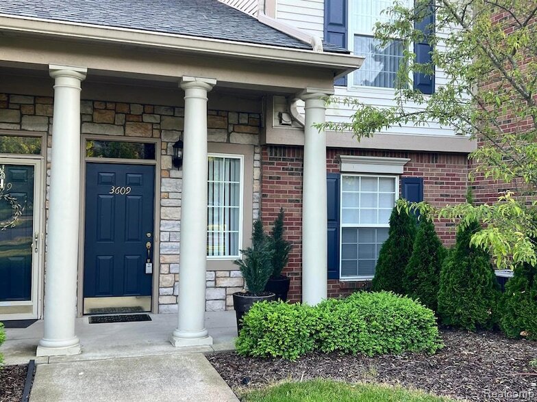 3609 Oakmonte Blvd, Unit 36 in Rochester, MI - Foto de edificio