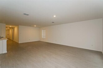 1129 Tufted Dr in Crowley, TX - Foto de edificio - Building Photo