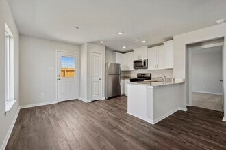 10422 Red Cardinal Dr in Cleveland, TX - Building Photo - Building Photo